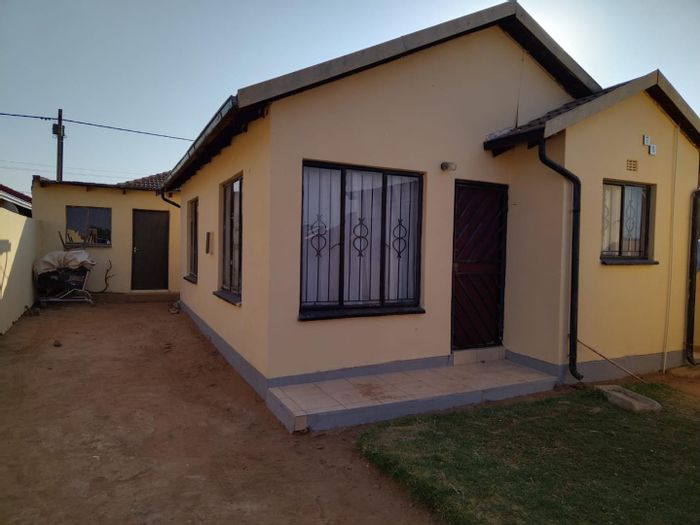 Property #2188252, House for sale in Protea Glen Ext 12