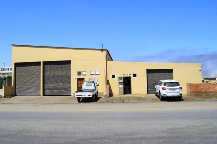 Industrial Property For Sale in Walvis Bay Central: High-capacity warehouses, easy vehicle access.