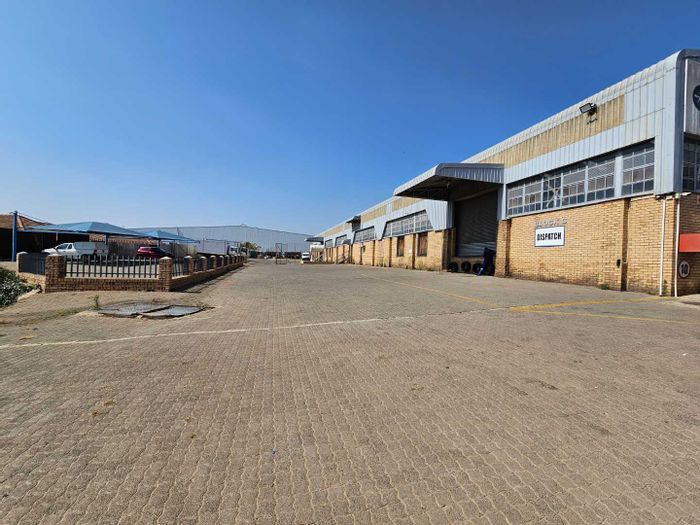 7,726sqm Industrial Warehouse For Sale in Meadowdale with office, 3Phase power, and access.