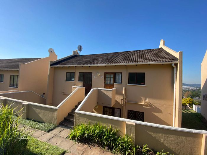 1-Bedroom Apartment in The Wolds For Sale: Secure complex, private balcony, ample storage.