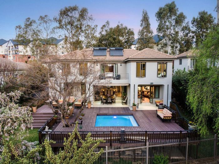 Kyalami House To Rent: 4 en-suite bedrooms, pool, solar energy, staff accommodation.