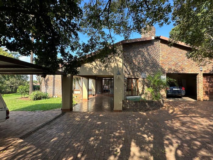 Spacious Rooihuiskraal house for sale: 5 beds, large yard, double carport.