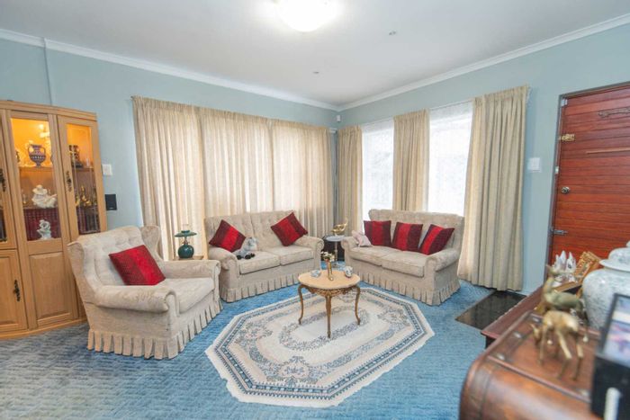 For Sale in Kabega: Spacious 3-bedroom house with garden, study, and entertainment area.