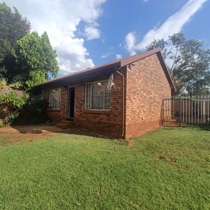Property #2220590, Townhouse for sale in Zwartkop Ext 7