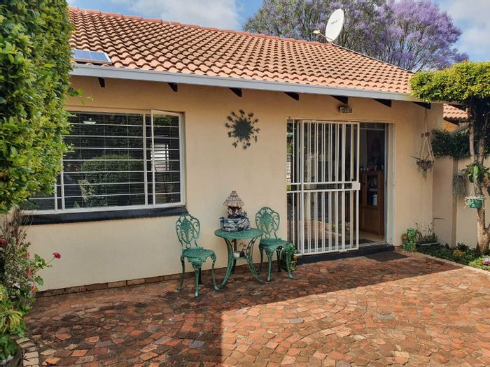 Property #2198216, Townhouse for sale in Sundowner