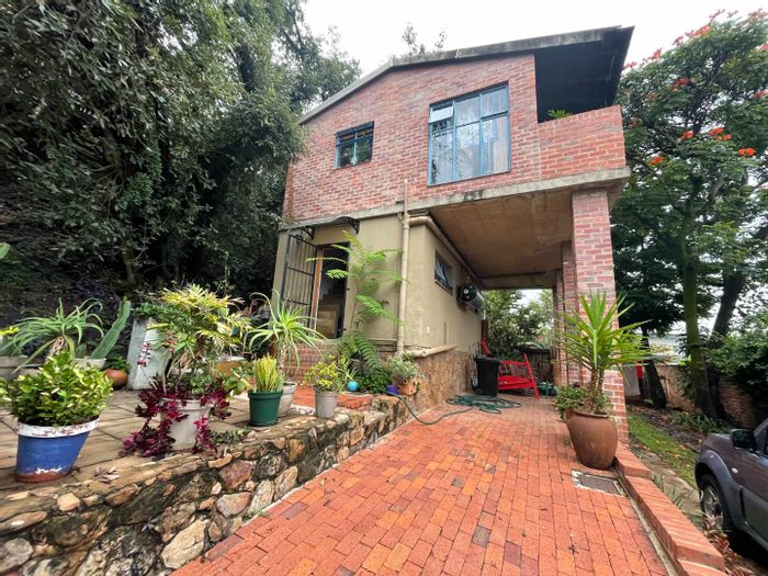 Cottage To Rent in Villieria: 2 Bedrooms, en-suite baths, utilities included, private garden.