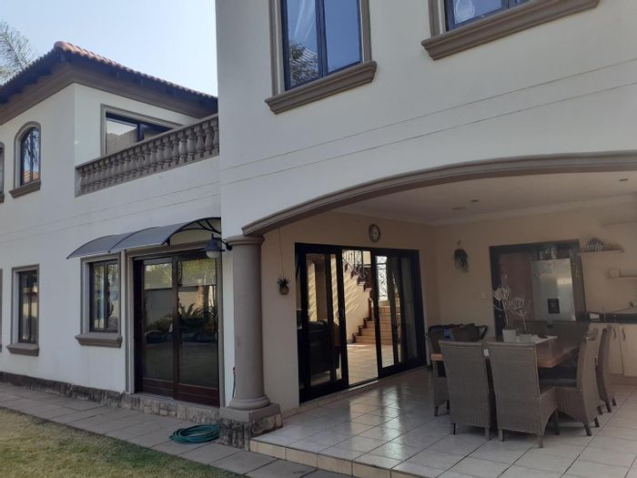 For Sale: Spacious Cluster in Beyerspark with 3 Living Areas and Double Garage.