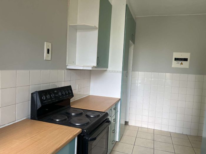 2-Bedroom Apartment in Horison To Rent, includes pool, gardens, and security access.
