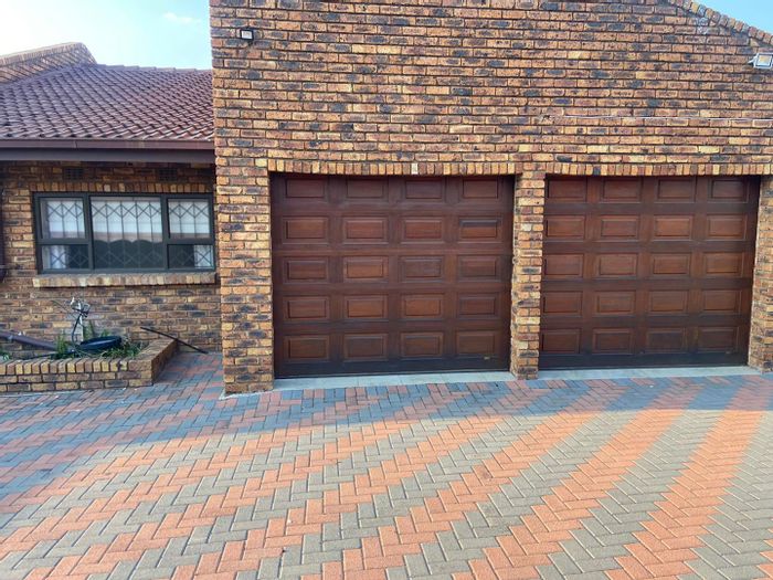 House for Sale in Birchleigh North: 3 beds, 2 baths, double garage, granny flat.