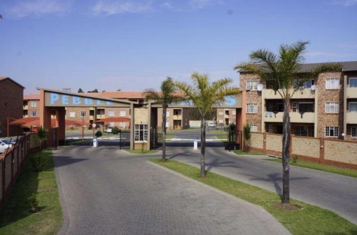 For Sale: Apartment in Boksburg North with 24hr security, balcony, and amenities.