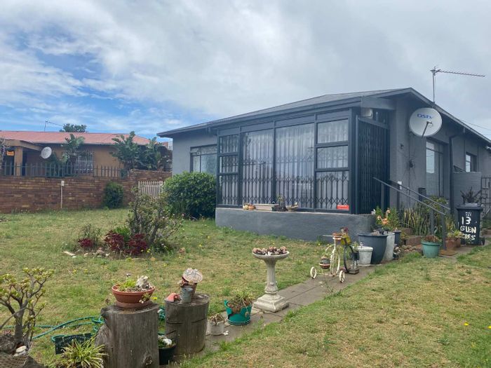 South Hills House For Sale: 4 Bedrooms, Flatlet, Garden, Secure Area, Pet-Friendly.