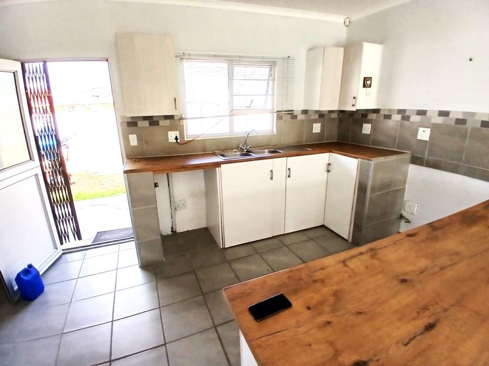 The same Kitchen; now in another direction.