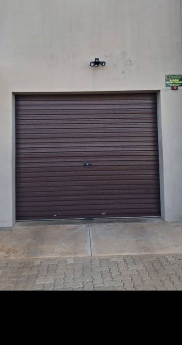 For Sale: 3-Bedroom House in Tsumeb Central with Bachelor’s Flat and Security Features.