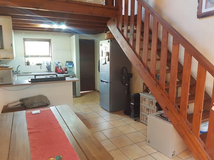Pet-friendly townhouse in Sunninghill with loft, pool, and clubhouse amenities. To Rent.
