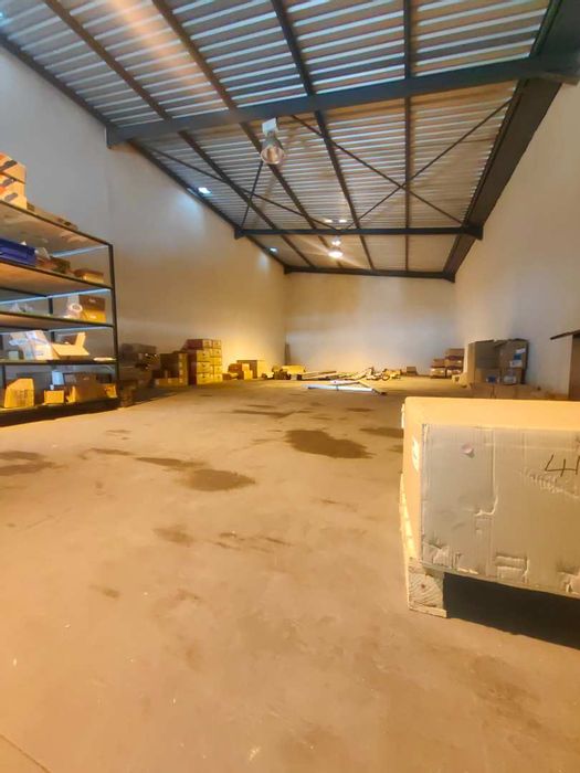To Rent: Mixed Use Property in Southern Industrial Area with warehouse and offices.