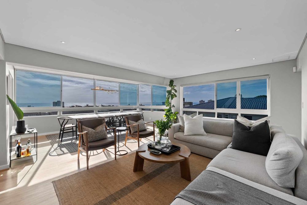 Living room/dining area