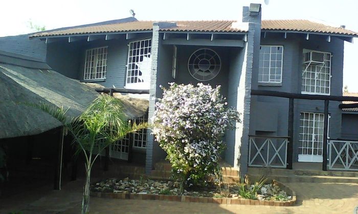 Kleinfontein Small Holding For Sale: Income potential, stables, cold rooms, and security.