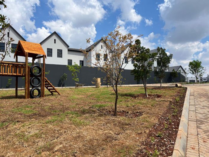 Property #2404423, Townhouse Rental Monthly in Olympus