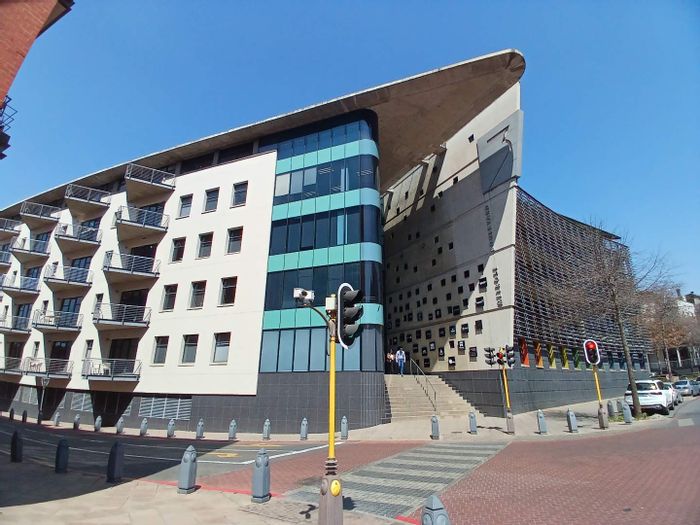 Office To Rent in Melrose Arch: 237 sqm, private balcony, kitchen, prime location.