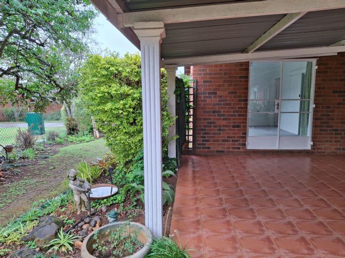 For Sale: Townhouse in Howick North with pool, dining, library, and care centre.