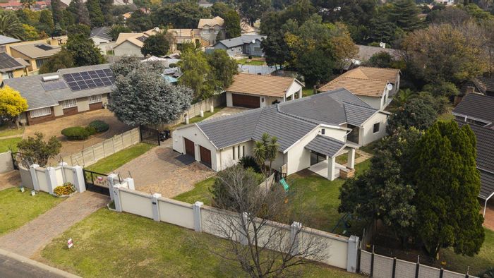 Spacious Brackenhurst house with U-shape flat, security features, and ample parking. For Sale.