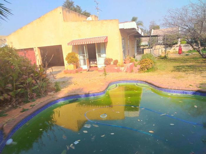Glen Marais House For Sale: 3 Bedrooms, Pool, Garage, Near Harvest Place Mall.
