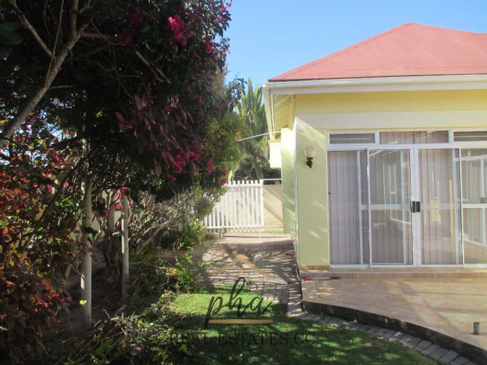 Spacious Swakopmund Central House For Sale: 9 Rooms, 4 Garages, Ideal for Offices or Family