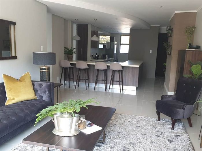 Menlo Park Apartment To Rent: 2 beds, 3 baths, balcony, 24-hour security.
