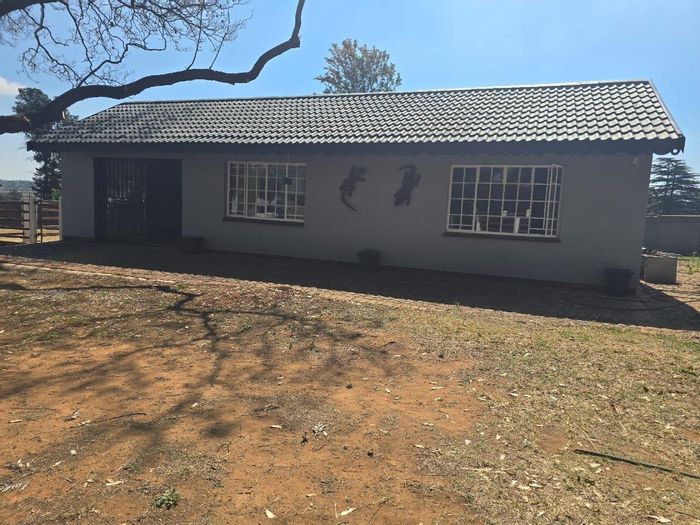 Rynfield AH Cottage To Rent: 1 bed, secure garden, near amenities.