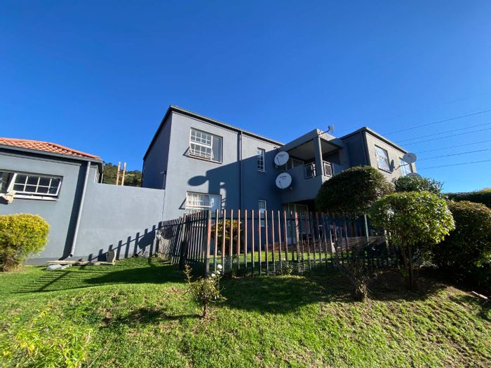 Linmeyer Townhouse For Sale: 2 beds, pool, security, near malls and schools.