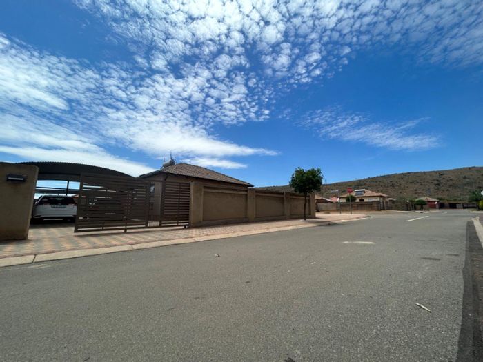 Modern 2 Bedroom House for Sale in Kirkney with 2 Carports