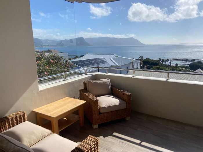 House To Rent in Simons Town Central: Sea views, garden, close to beach.