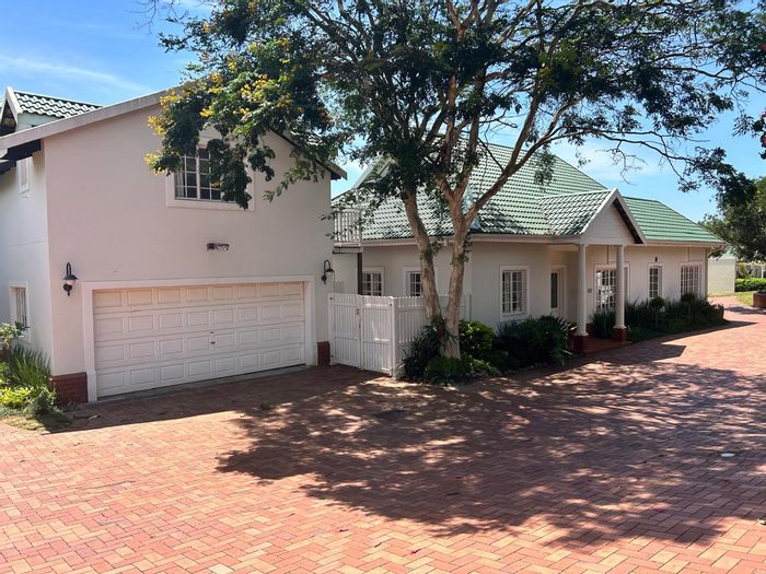 For Sale: Townhouse in Mount Edgecombe Country Club Estate with golf access, pool, security.