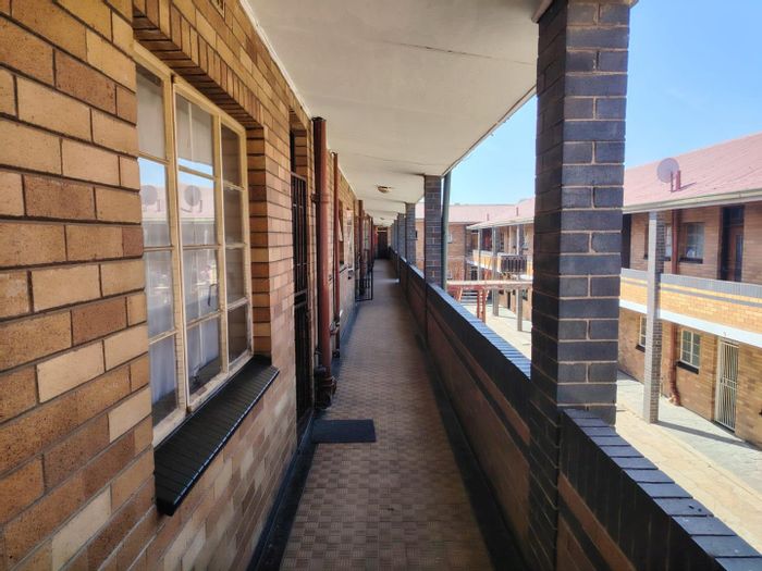 Germiston Central Apartment For Sale: 2 Bedrooms, Garage, Balcony, Move-in Ready.