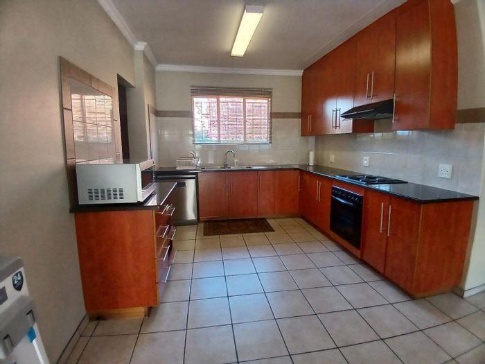 Property #2392960, Townhouse Rental Monthly in Waverley