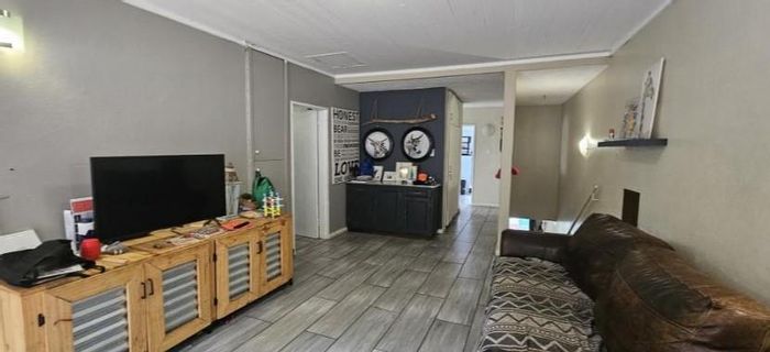 Murrayfield Townhouse For Sale: 3 Bedrooms, Study, Scenic Views, Convenient Location.