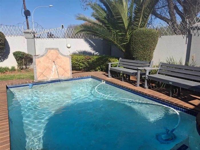 Waverley Apartment To Rent: 1 Bed, Garden, Pool, Cat Friendly, 24/7 Security.