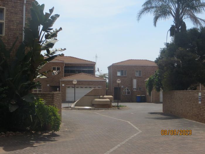 Property #2186425, Townhouse for sale in Centurion Golf Estate