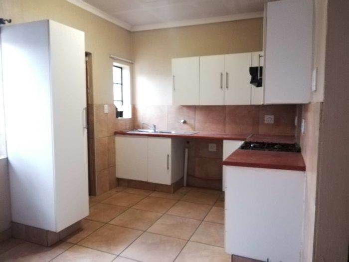 Wychwood House For Sale: 3 beds, 2 baths, renovated, near schools and highways.
