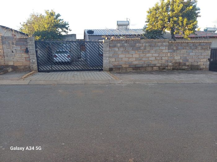 RDP house for sale in Vlakfontein with inside bathroom and versatile outside rooms.