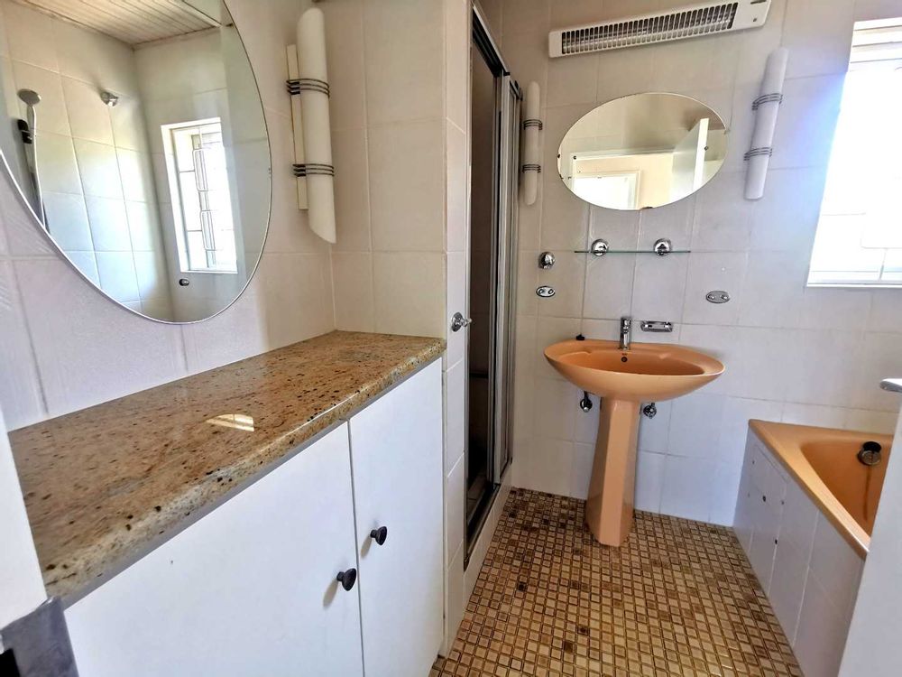 1ST FLOOR - BATHROOM WITH BATHTUB,BASIN,SHOWER