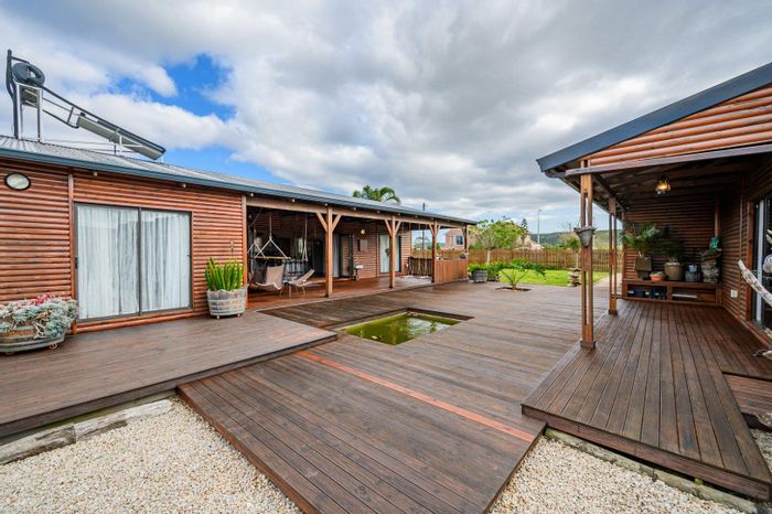 Colchester Central House For Sale: 2-bed cottage, office, garden, near Addo Park.