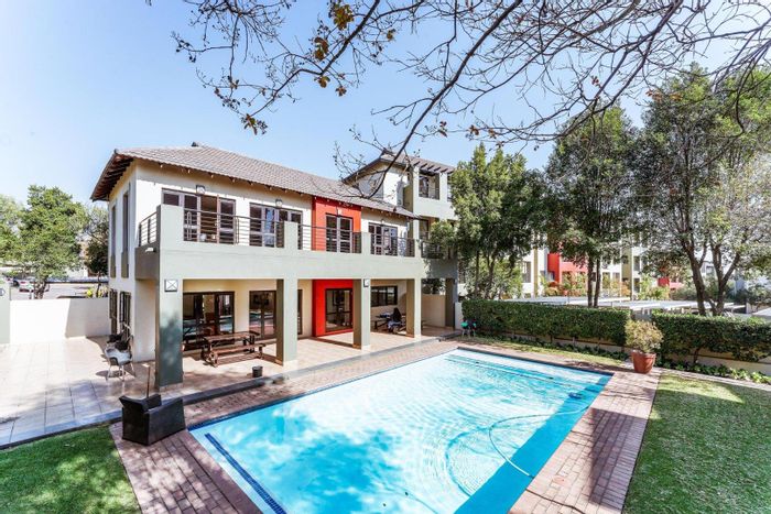 Beverley Apartment To Rent: Ground floor studio, patio, pool, clubhouse, secure complex.