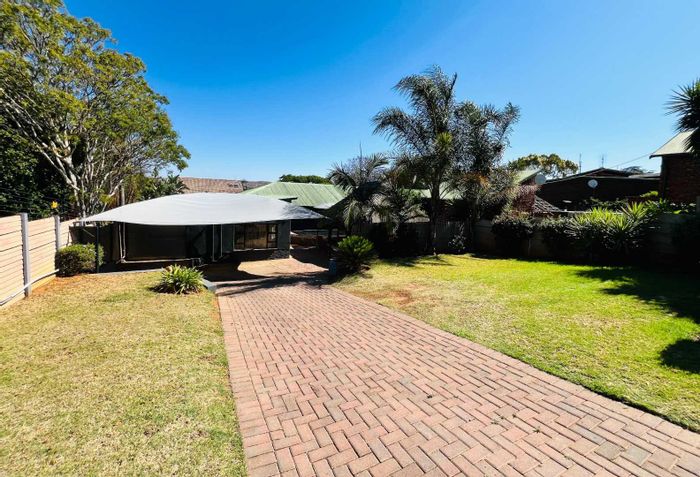 For Sale: Family home in Mountain View with pool, lapa, and ample parking.