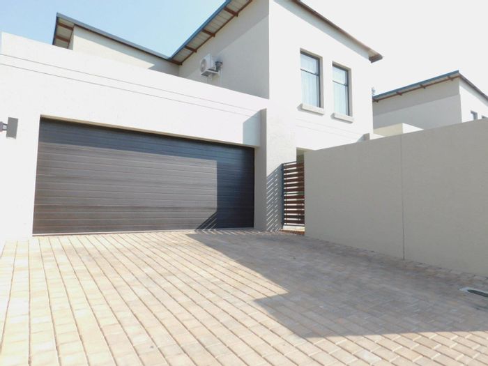 Property #2250043, Cluster rental monthly in Bryanston
