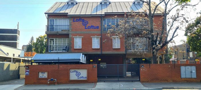 Arcadia Apartment To Rent: Spacious loft, near Loftus Park, secure complex amenities.