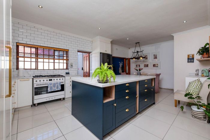 Property #2391293, House For Sale in Buccleuch