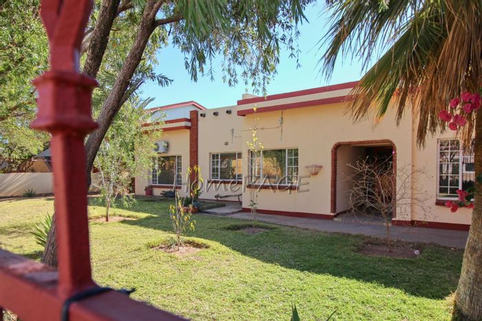 Property #2174471, House for sale in Otjiwarongo Central