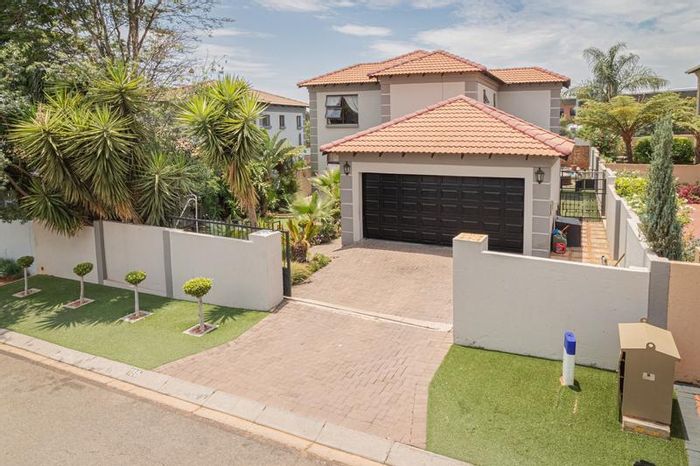 Charming 3-Bedroom House with Pool and Garden in Willowbrook Estate - For Sale