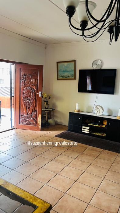 Property #2346941, House For Sale in Hochlandpark